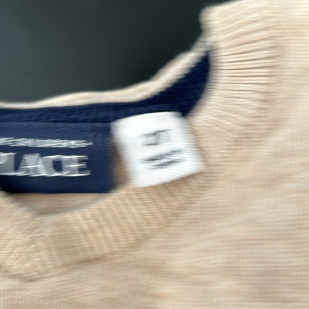 4 sweaters - Picture 2 of 9